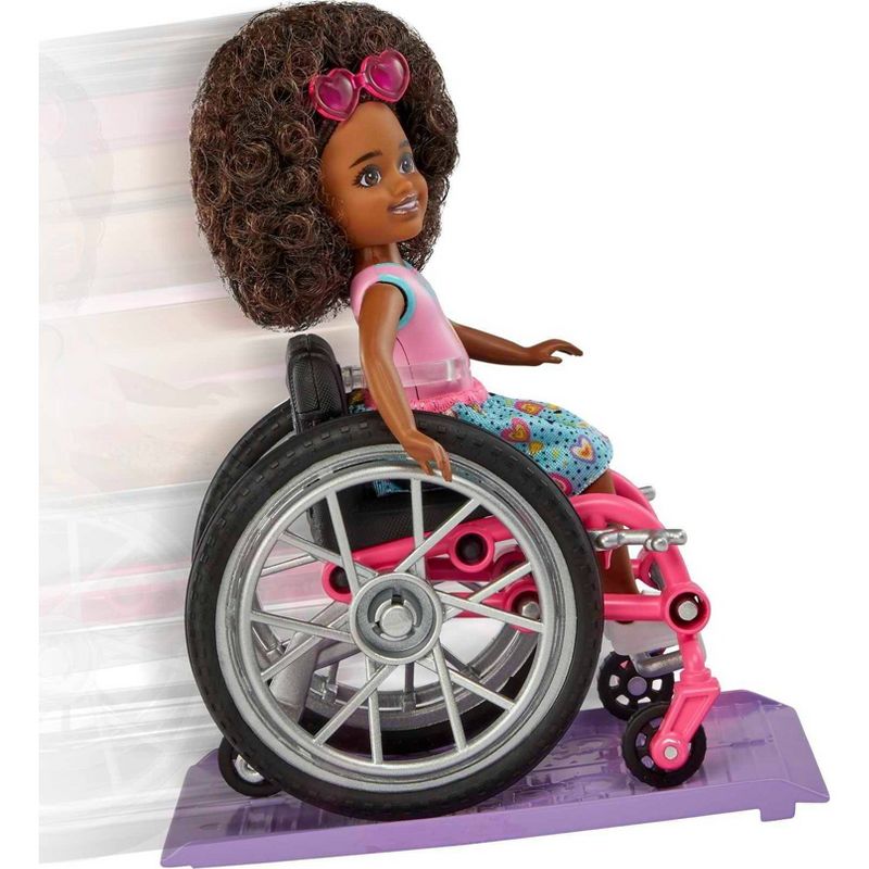 Barbie Chelsea Wheelchair Doll - Puppy Shirt, 3 of 7