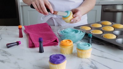Wilton 12cup Muffin Pan - Thumbnail 4