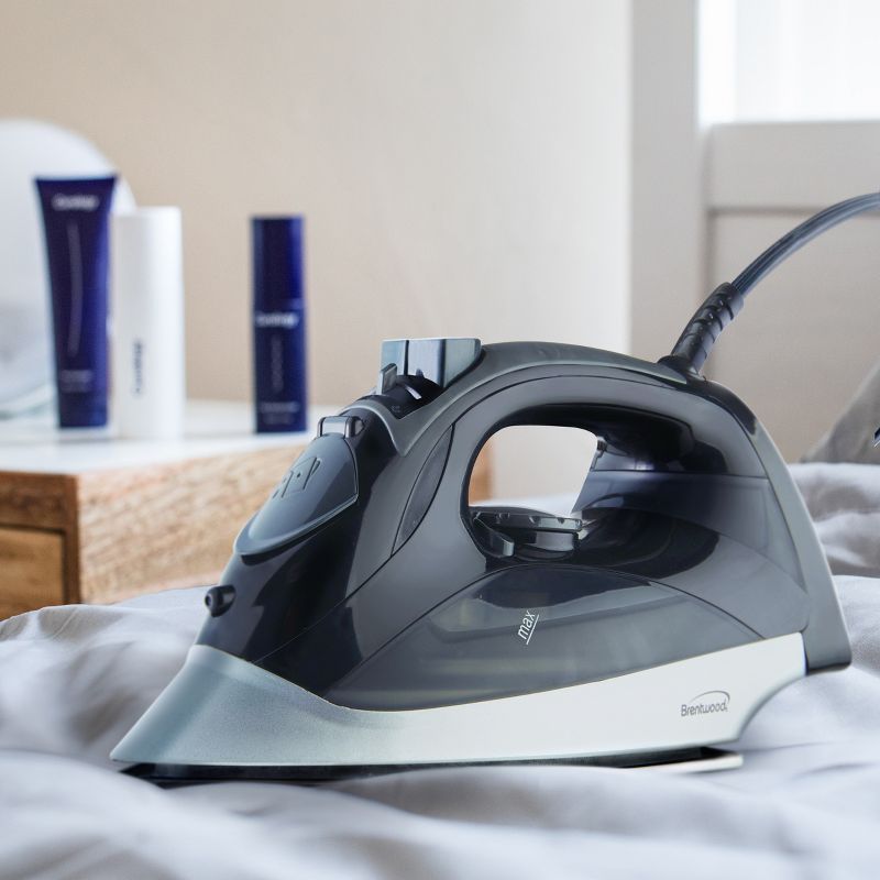 Brentwood Corded Plug-In Steam Iron With Auto Shut-OFF in Black, 3 of 4
