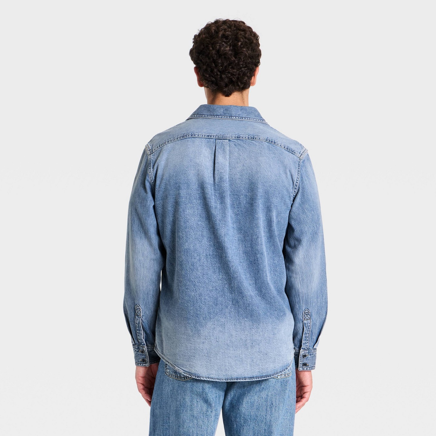 Мужская рубашка Goodfellow & Co Denim Long Sleeve Layer Button-Down, цвет: Джинсовый — фото 2
