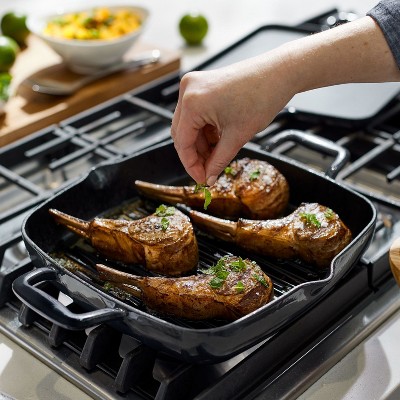 Black Enameled Cast Iron Grill Pan with Acacia Wood Trivet