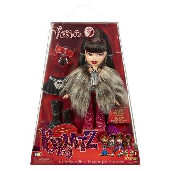 Bratz Original Fashion Doll Fianna Series 3 W/ Outfits & Poster