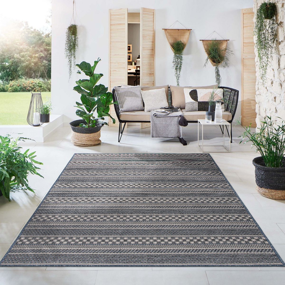 World Rug Gallery Bohemian Geometric Stripe Indoor/Outdoor Area Rug: Weather-Resistant, Low Pile - thumbnail 2