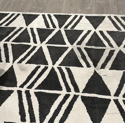 7'x10' Mod Directional Lines Outdoor Rug Black - Project 62™