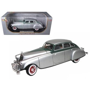 1933 Pierce Arrow Silver 1/18 Diecast Model Car by Signature Models - 1 of 3