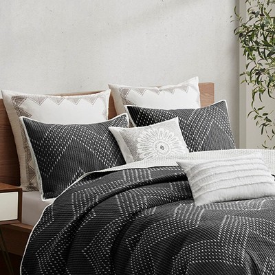 Black Cotton Reversible Chevron Full Quilt Set