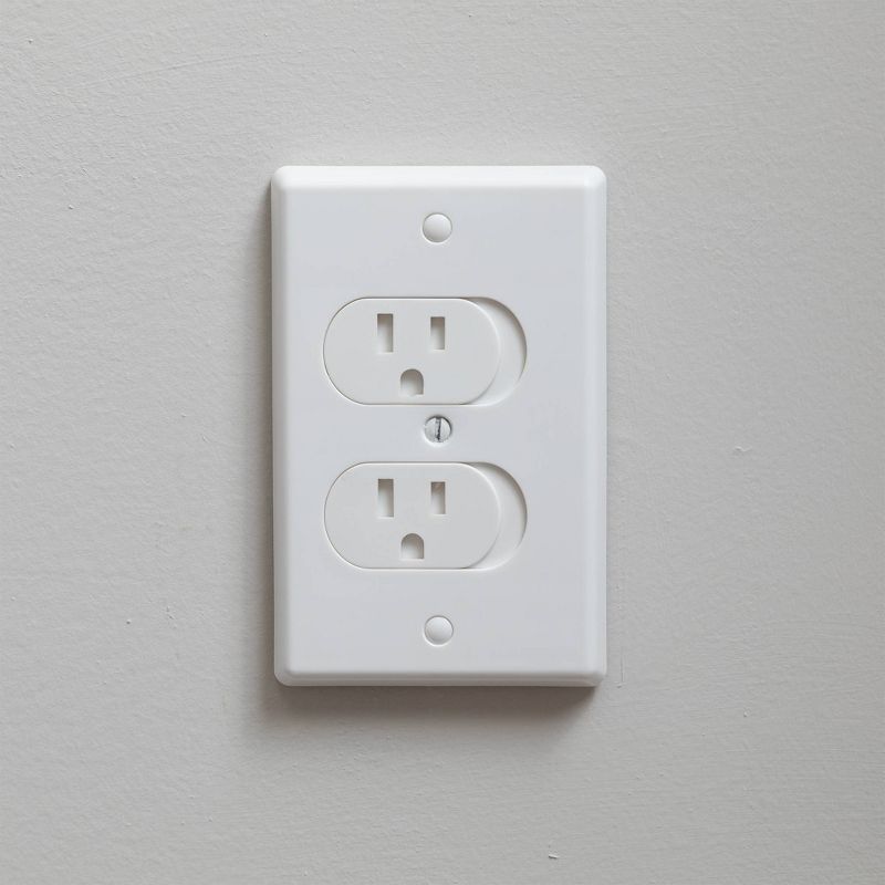 Qdos Universal Self-Closing Outlet Covers - White 3pk, 1 of 8