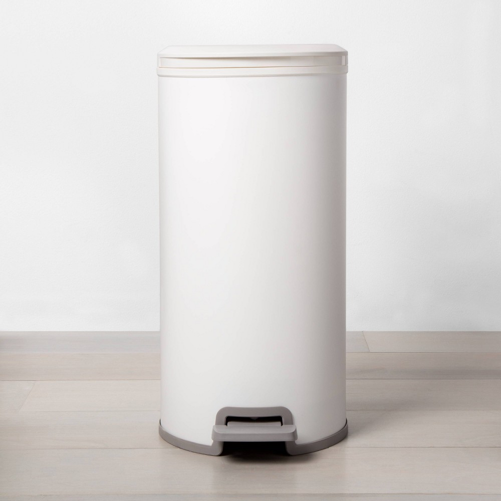 30L Round Step Trash Can  - Made By Design&amp;#8482;