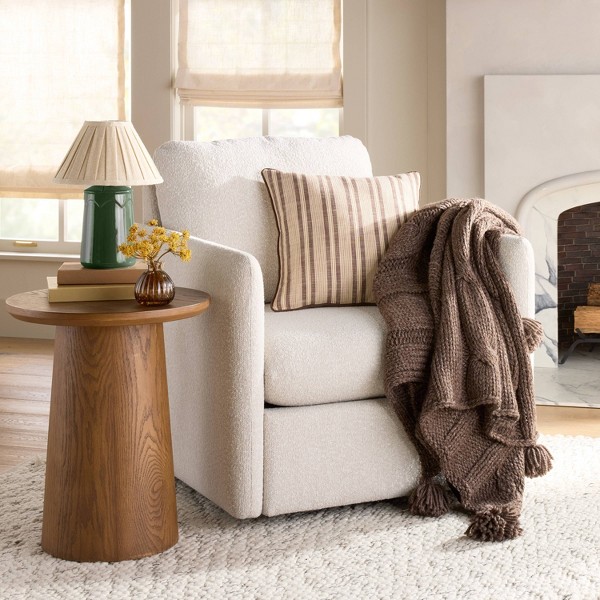 Lámpara de mesa de cerámica verde con pantalla plisada - Hearth & Hand™ with Magnolia 3