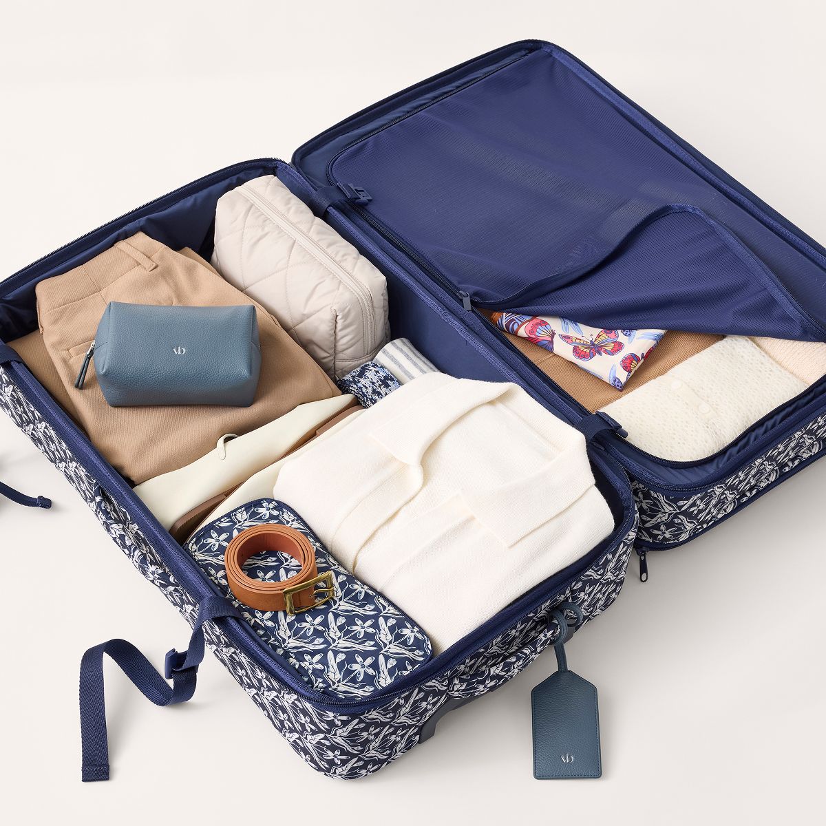 Vera Bradley Women's Outlet Traditional Luggage 27-Inch Spinner Suitcase - thumbnail 4