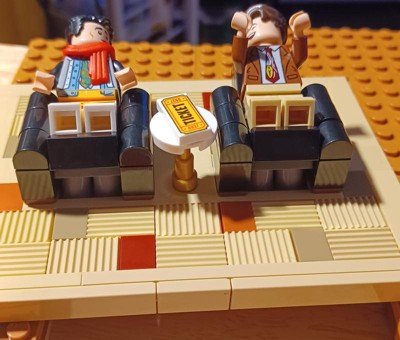 Rent LEGO set: Les appartements de Friends at Lend-a-Brick