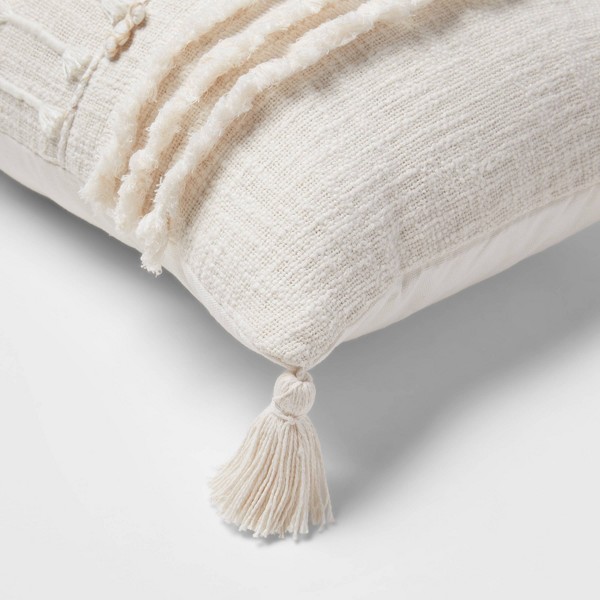 Cojín decorativo oblongo extragrande tejido con flecos anudados en natural - Threshold™: algodón, cojín acento rectangular para interiores 4