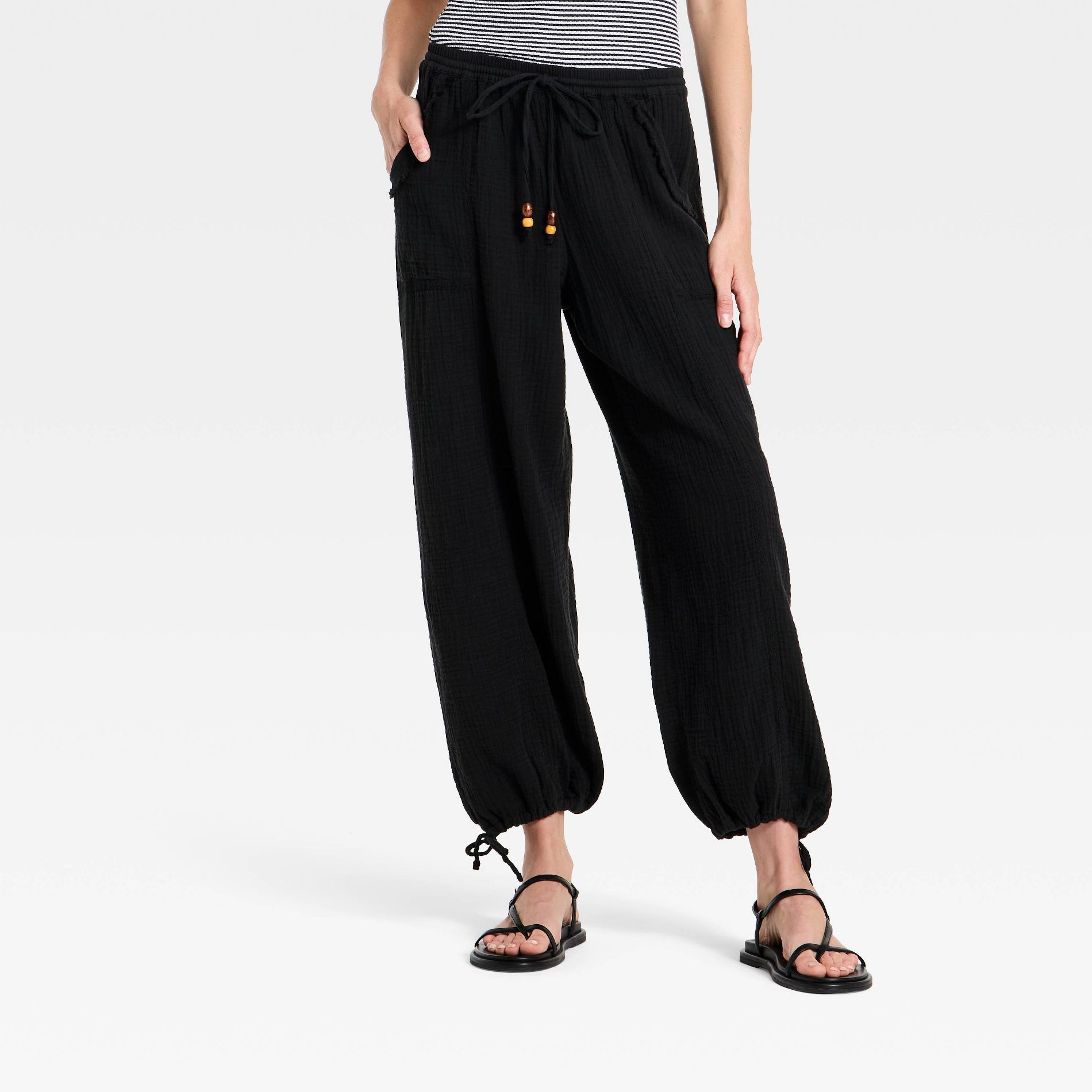 Women's Regular Rise Baggy Ankle Pull-On Pants - Universal Thread™