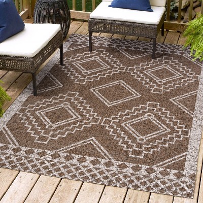 Brown and Beige Diamond Medallion Indoor/Outdoor Rug