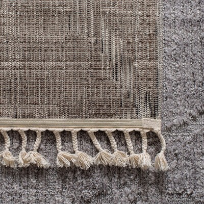 Gray Square Synthetic Diamond Pattern Area Rug, 6'7" x 6'7"