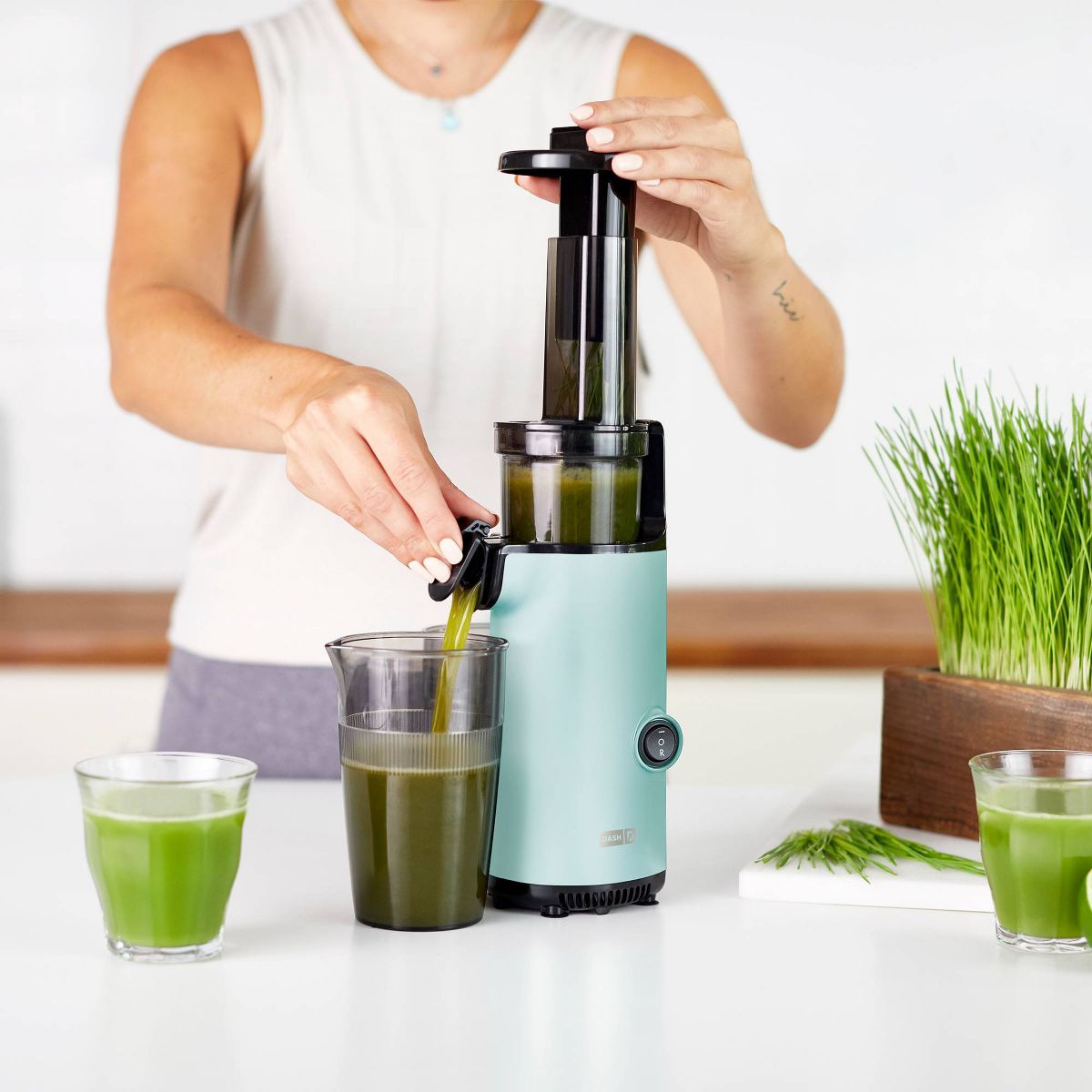 Dash Compact Cold Press Power Juicer - Aqua: Slow Juice Maker, Stainless Steel, 130W, 16oz Capacity, Hand Wash - thumbnail 5
