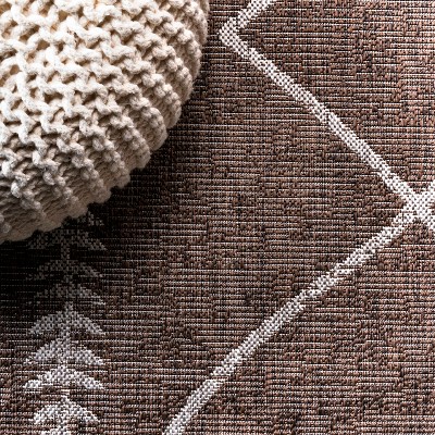 Ivory and Brown Diamond Trellis Indoor/Outdoor Rug