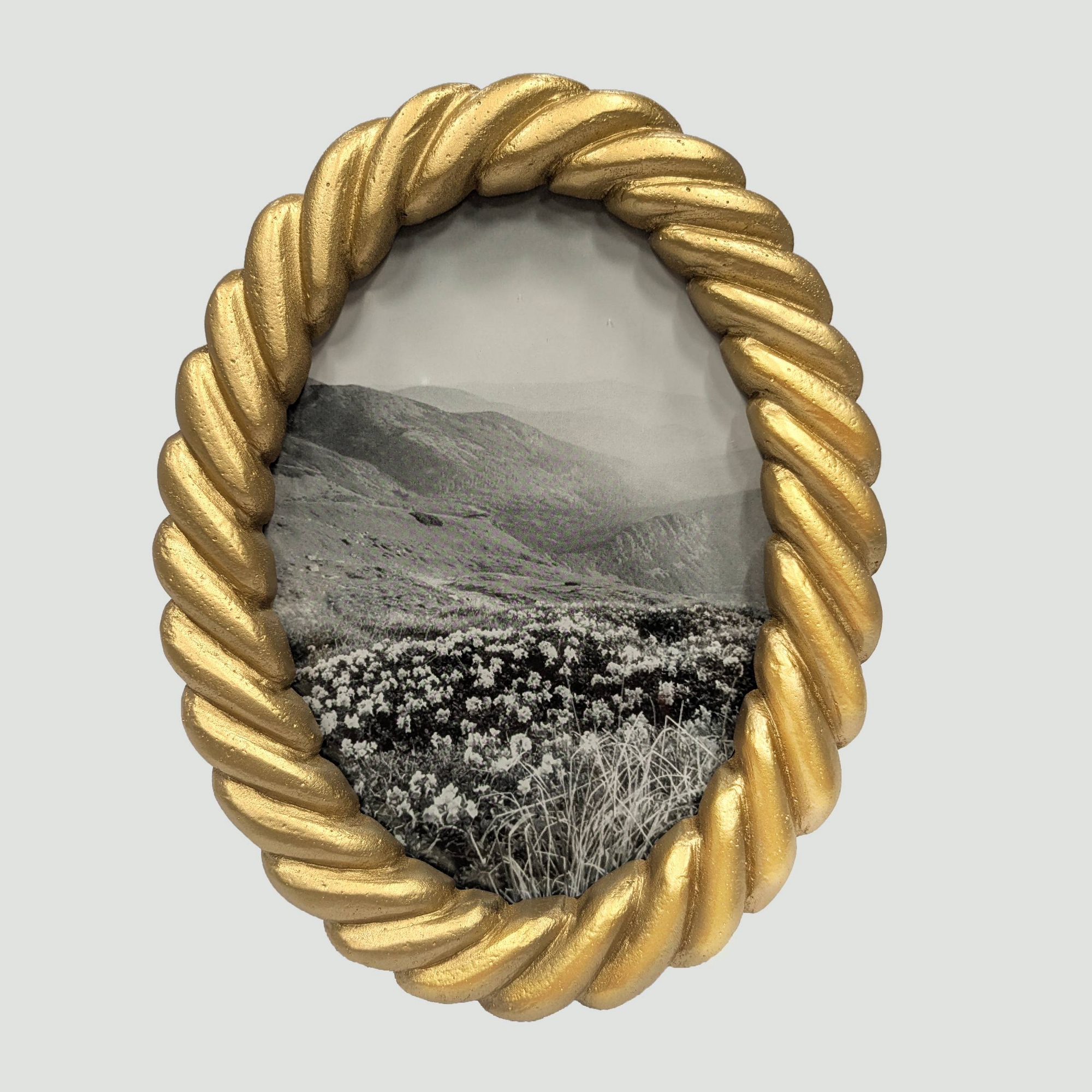 Harbortown 5"x7" Coiled Oval Table Picture Frame Gold