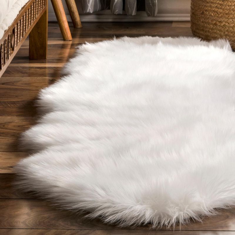 nuLOOM Terrell Solid Faux Sheepskin Area Rug, 6 of 8