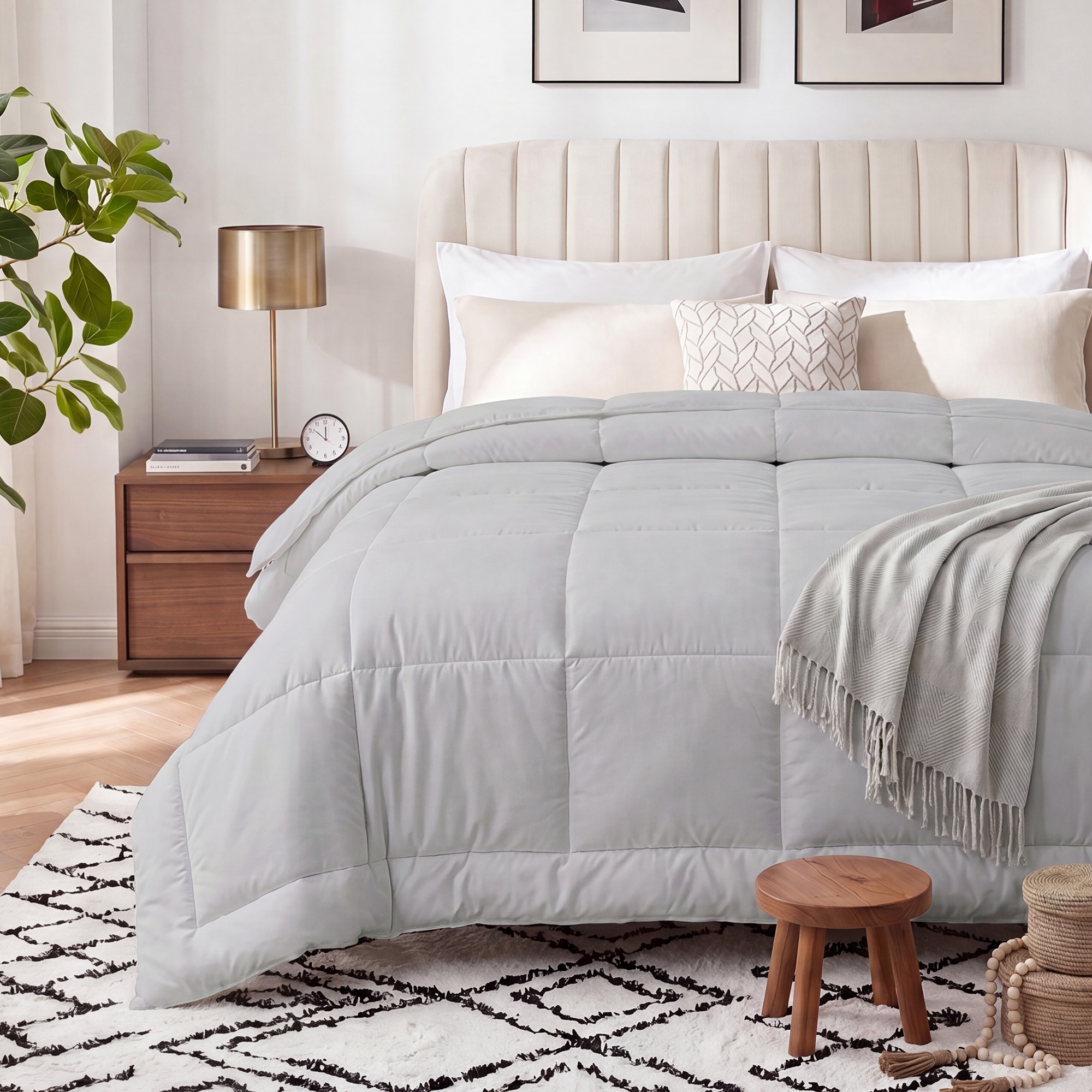 Bedsure Comforter Duvet Insert, Quilted Comforters King, All Season, Down Alternative Bedding, with 8 Tabs, Gifts for Women/Men, Light Grey, 86"x82"