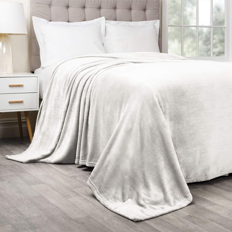 Shopbedding - Throw Blanket Fleece Lightweight Throw Blanket for Couch or Sofa - Embossed Flannel Blanket for Travel –  Soft Blanket by Blissford, 5 of 7