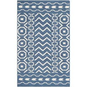 Dhurries DHU572 Hand Woven Flat Weave Indoor Rugs - Safavieh - 1 of 4