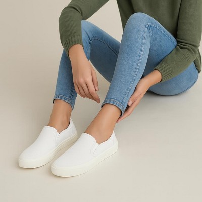 Женские кроссовки CUSHIONAIRE Fulton Womens Slip On Sneakers, Lightweight Comfortable Casual Sneakers for Women with Memory Foam, WHITE 9 — фото 6