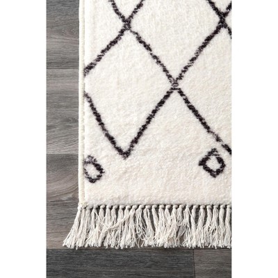 Off White Trellis Synthetic 5' x 8' Area Rug