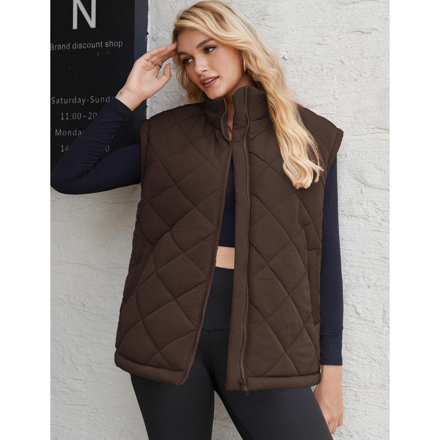 Женская куртка Zeagoo Puffer Vest Stand Collar Zipper Lightweight Outerwear Sleeveless Padded Jacket with Pockets Winter Coat-Brown, цвет: Коричневый — фото 2
