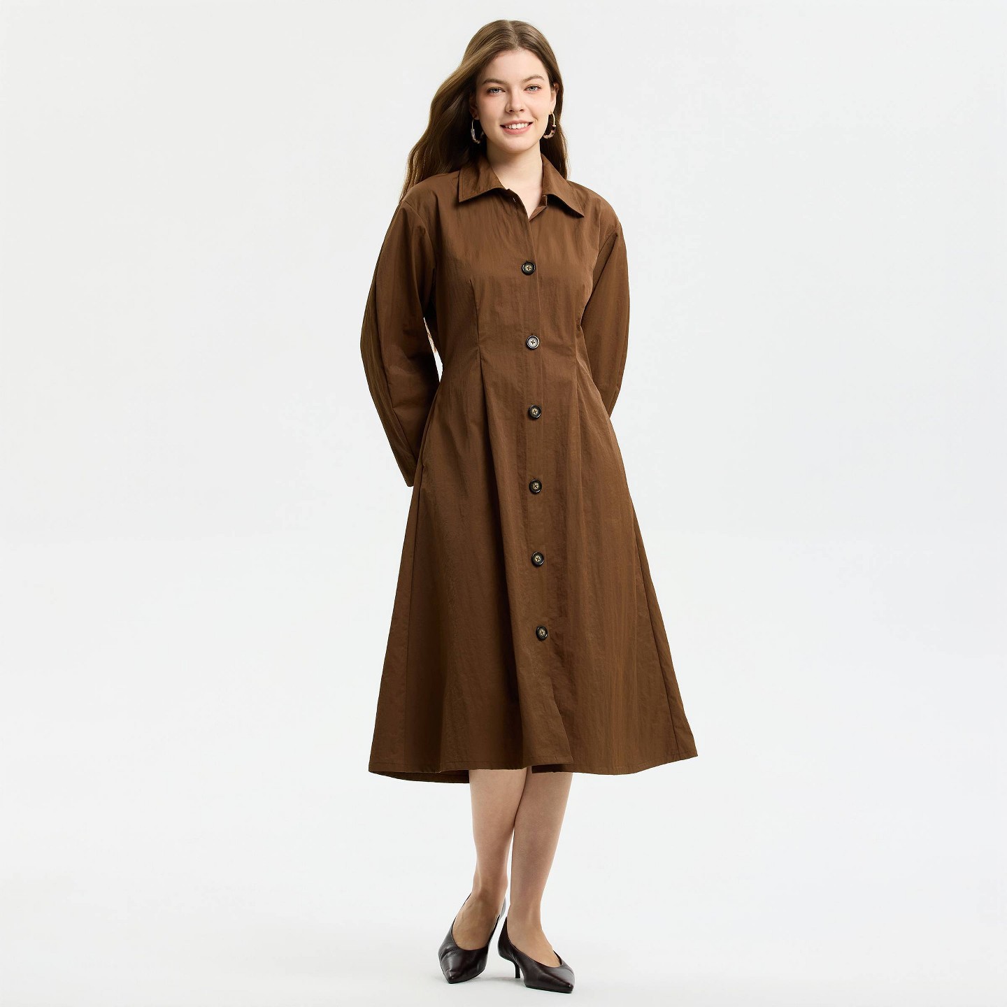 Женское платье A New Day Long Sleeve Button-Front Pleated Midi Shirt Dress, цвет: Коричневый — фото 1