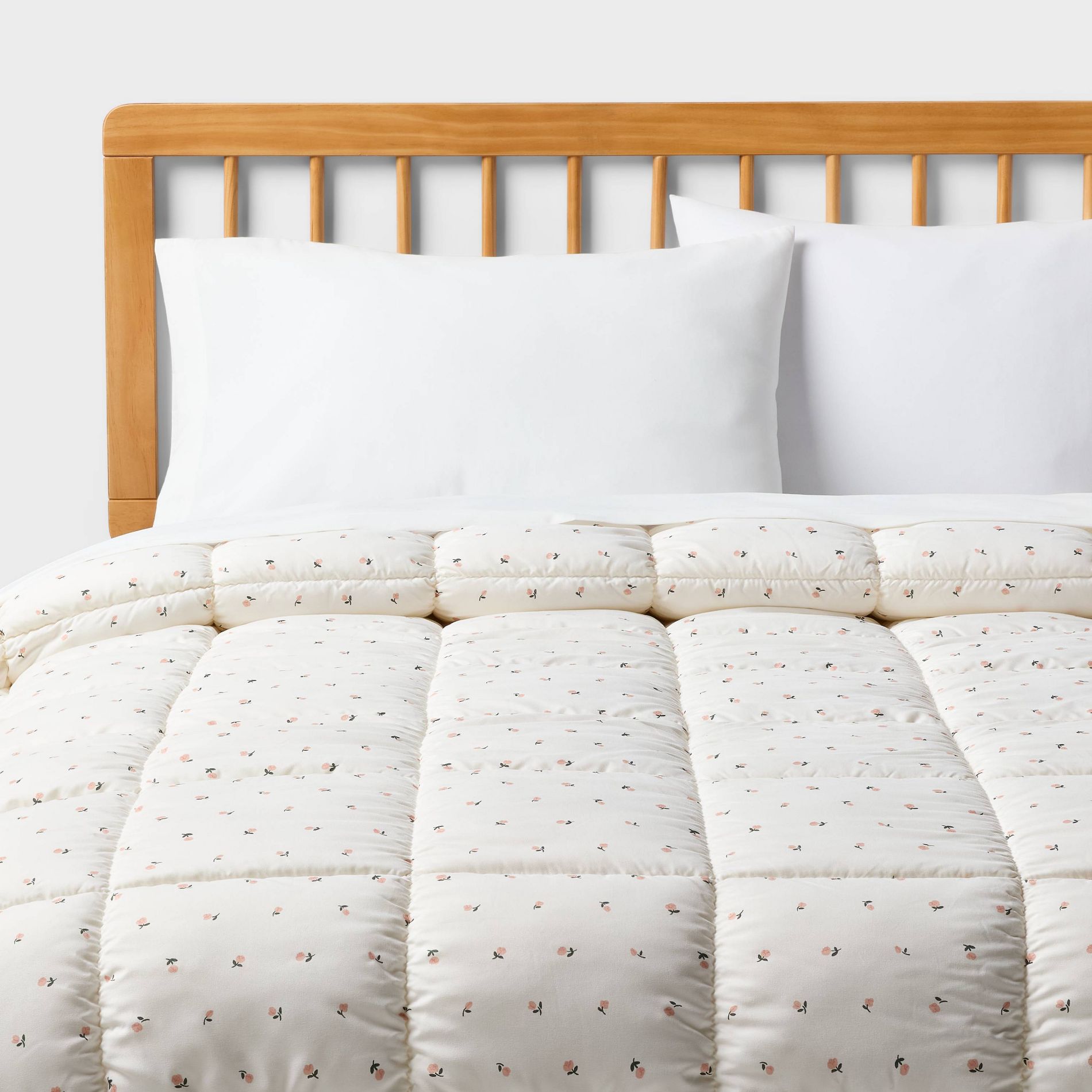 Twin/Twin XL Tulip Floral Puffer Comforter - Room Essentials™