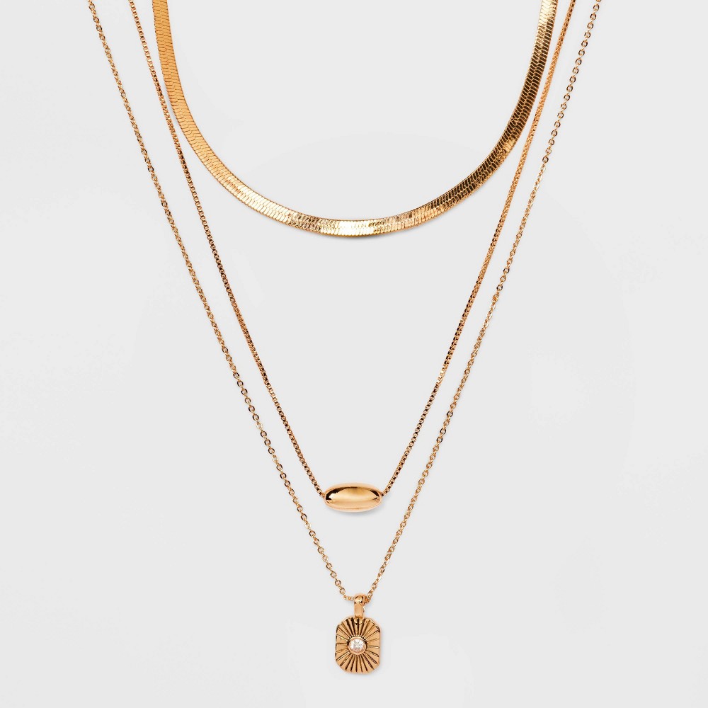 Assorted gold necklaces and earring 