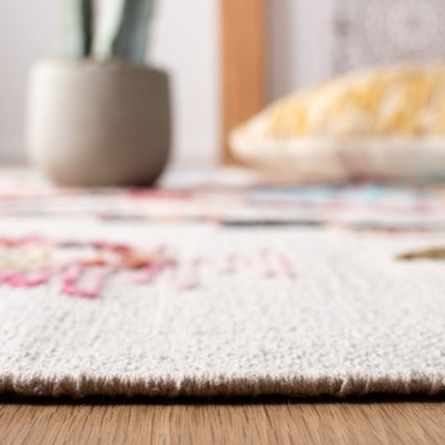 Bohemian Ivory Wool Handwoven Kilim Area Rug - 5' x 8'