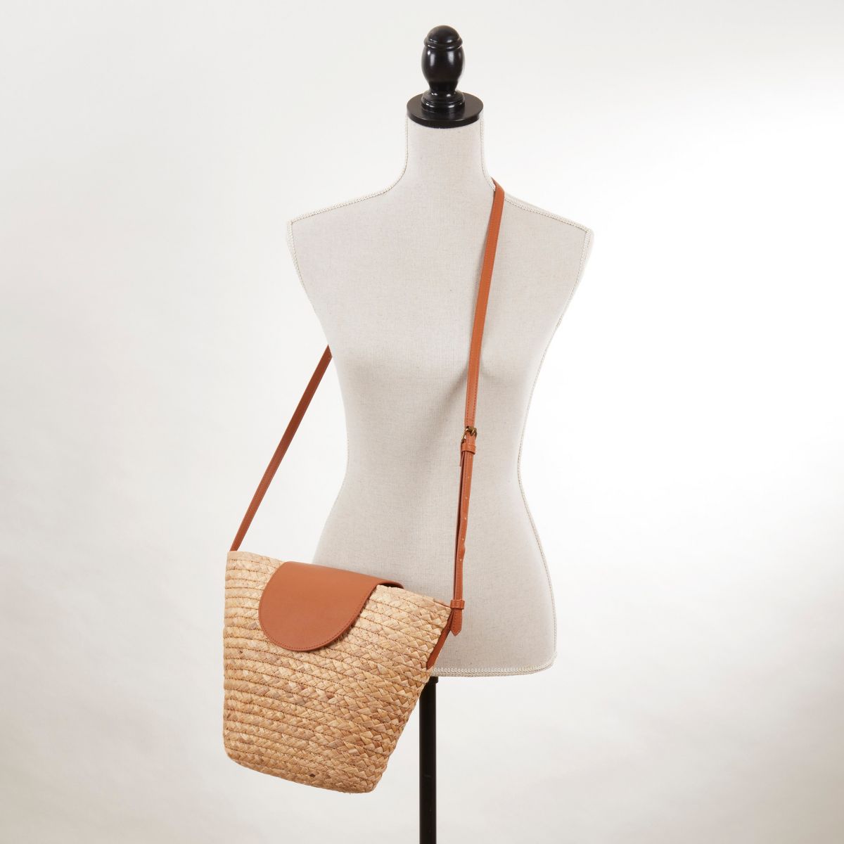 Saro Lifestyle Chic Straw Crossbody Bag - thumbnail 8