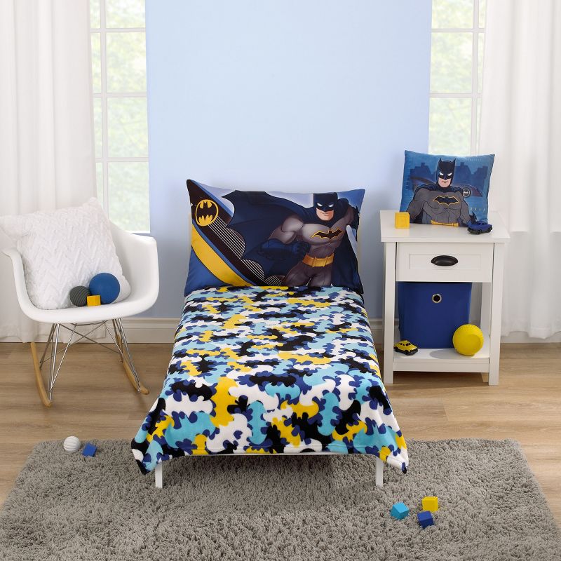 Warner Brothers Batman The Caped Crusader Light Blue, Navy, Yellow and White Bat-Signal Super Soft Toddler Blanket, 4 of 6