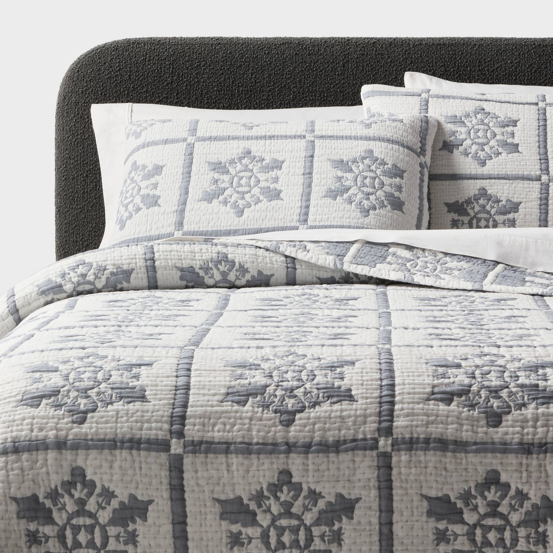 Full/Queen Holiday Matelasse Quilt Set Gray - Threshold™