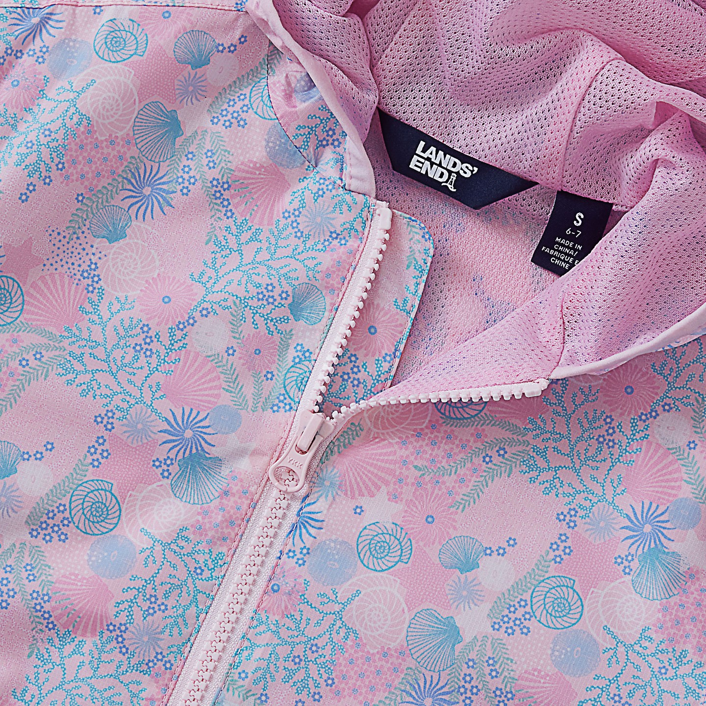 Детская куртка Lands' End Waterproof Hooded Packable Rain Jacket - Large - Floral/Pink/Cherry Blossom, цвет: С принтом — фото 2