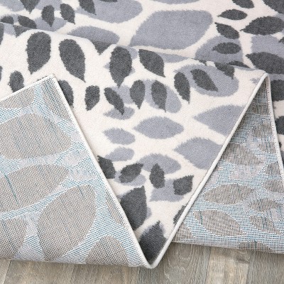 Gray Floral Medallion 5' x 7' Synthetic Area Rug