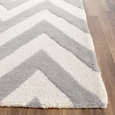 Silver and Ivory Hand-Tufted Wool Zig Zag 8' x 10' Area Rug