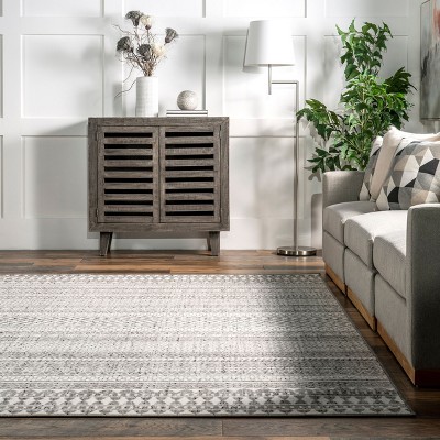 Gray and White Geometric Pattern Synthetic Indoor Area Rug, 2' x 3'