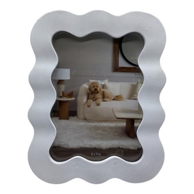 Sagebrook Home Boho Polyresin Picture Frame with Wavy Design - Home Decor for Bedroom, Office & Living Room - Casual Style Photo Display - 9" White