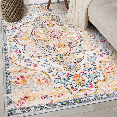 Bohemian Elegance Gray Distressed 5' x 7' Synthetic Area Rug