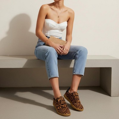 Женские кроссовки CUSHIONAIRE Bastion Leopard Print Casual Hook and Loop Closure Womens Sneakers – Lightweight Comfort with Non-Slip Rubber Sole Leopard Fabric 8.5 — фото 2