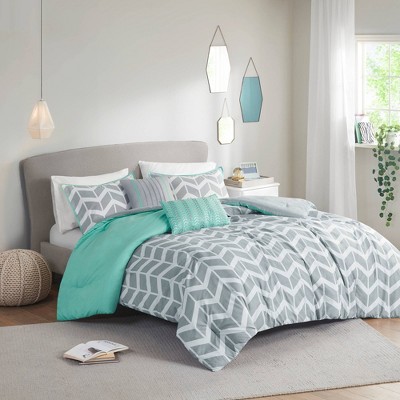 IntelligentDesign 5pc Full/Queen Darcy Comforter Set Chevron Teal: Polyester Fill, Farmhouse Style, Includes Decorative Pillows