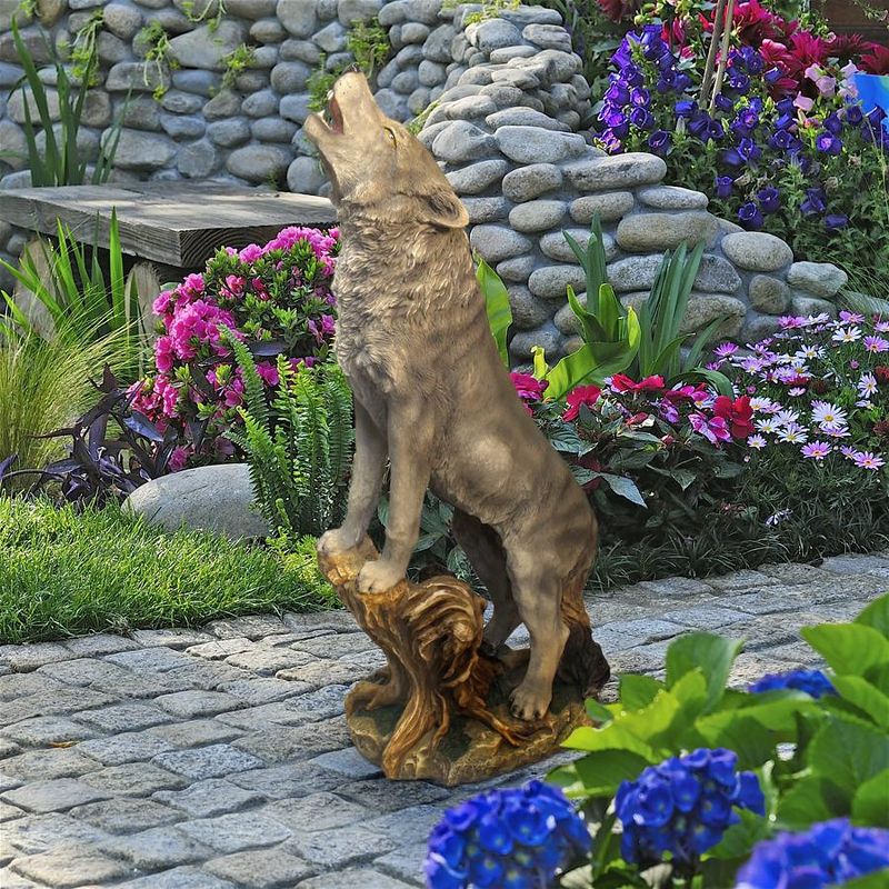 Design Toscano Howling Lone Wolf Garden Statue - Gray, 2 of 3