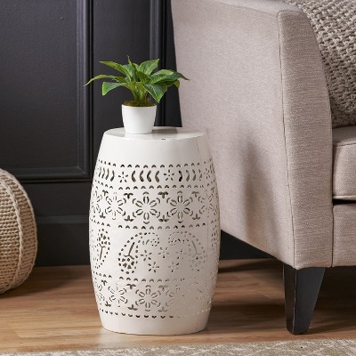 VYNXARIA side table With a simple yet outstanding lace cut metal frame,White