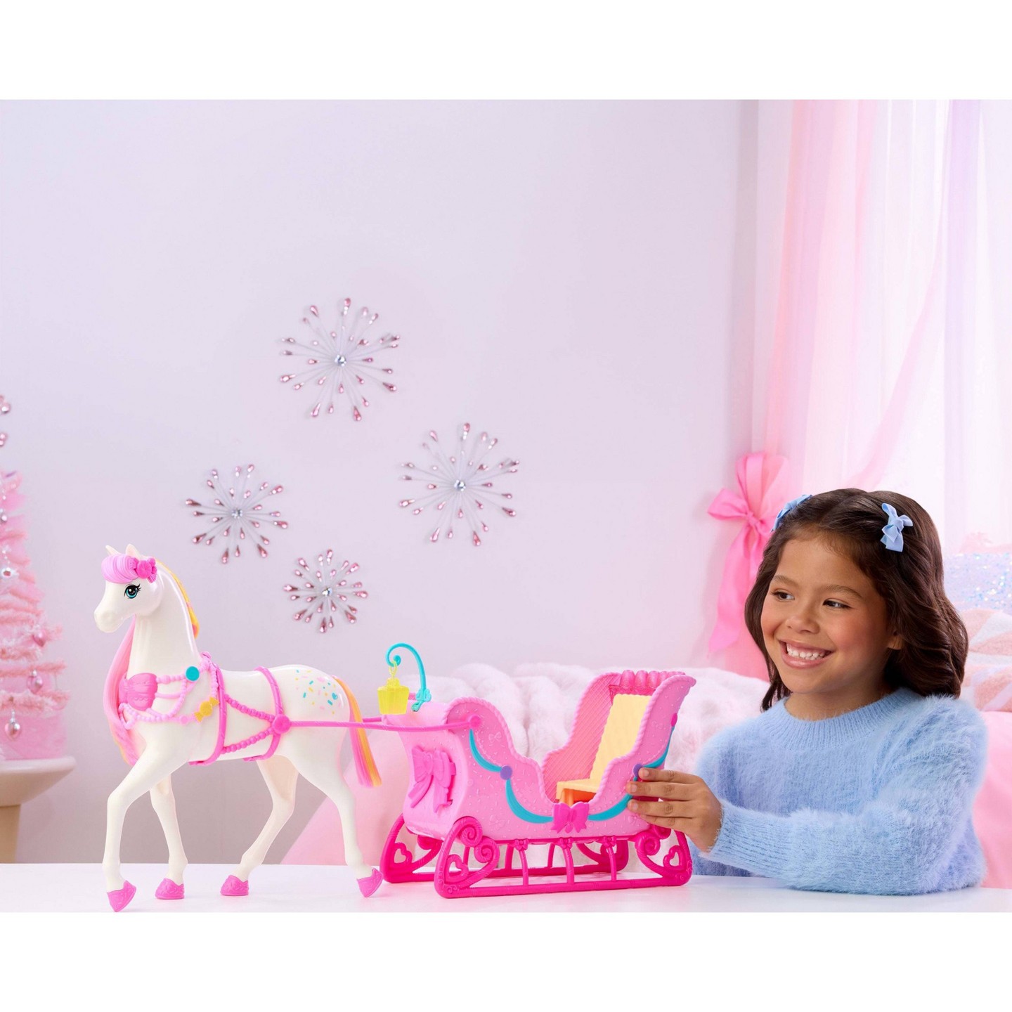Детские куклы Barbie in the Nutcracker Land of Sweets Horse and Sled with Colorful Scented Hair and Candy-Scented Accessories — фото 2
