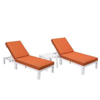 LeisureMod Chelsea White Aluminum Lounge Chair Set of 2 with Side Table