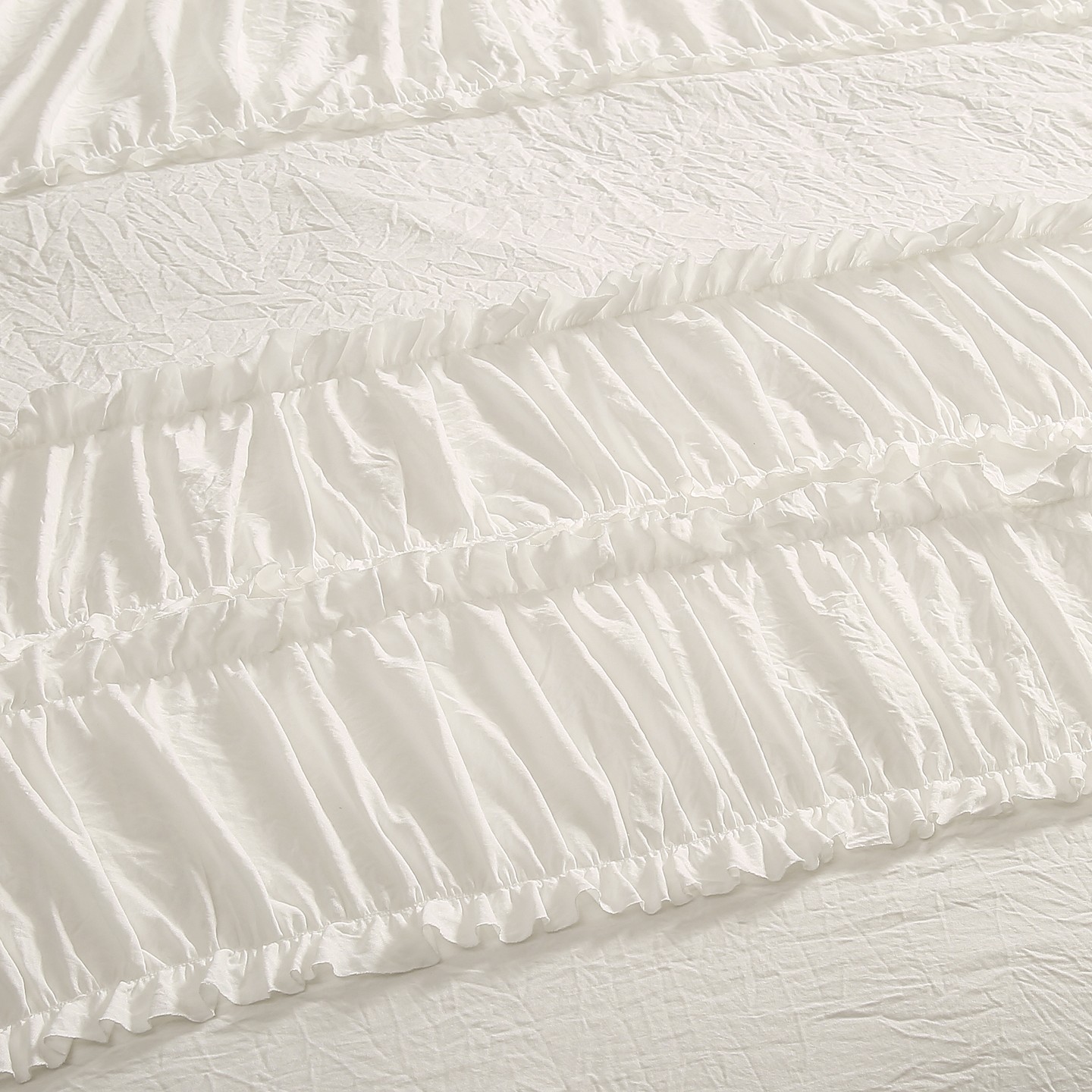 Комплект с одеялом Lush Decor Full/Queen Nova Ruffle Comforter Set White - Lush Décor: Traditional Shabby Chic, 3-Piece Midweight Bedding, Solid Pattern, цвет: Белый — фото 4
