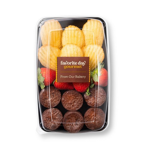 Mini Sweet Treat Tray With Strawberries - 14oz - Favorite Day™ : Target